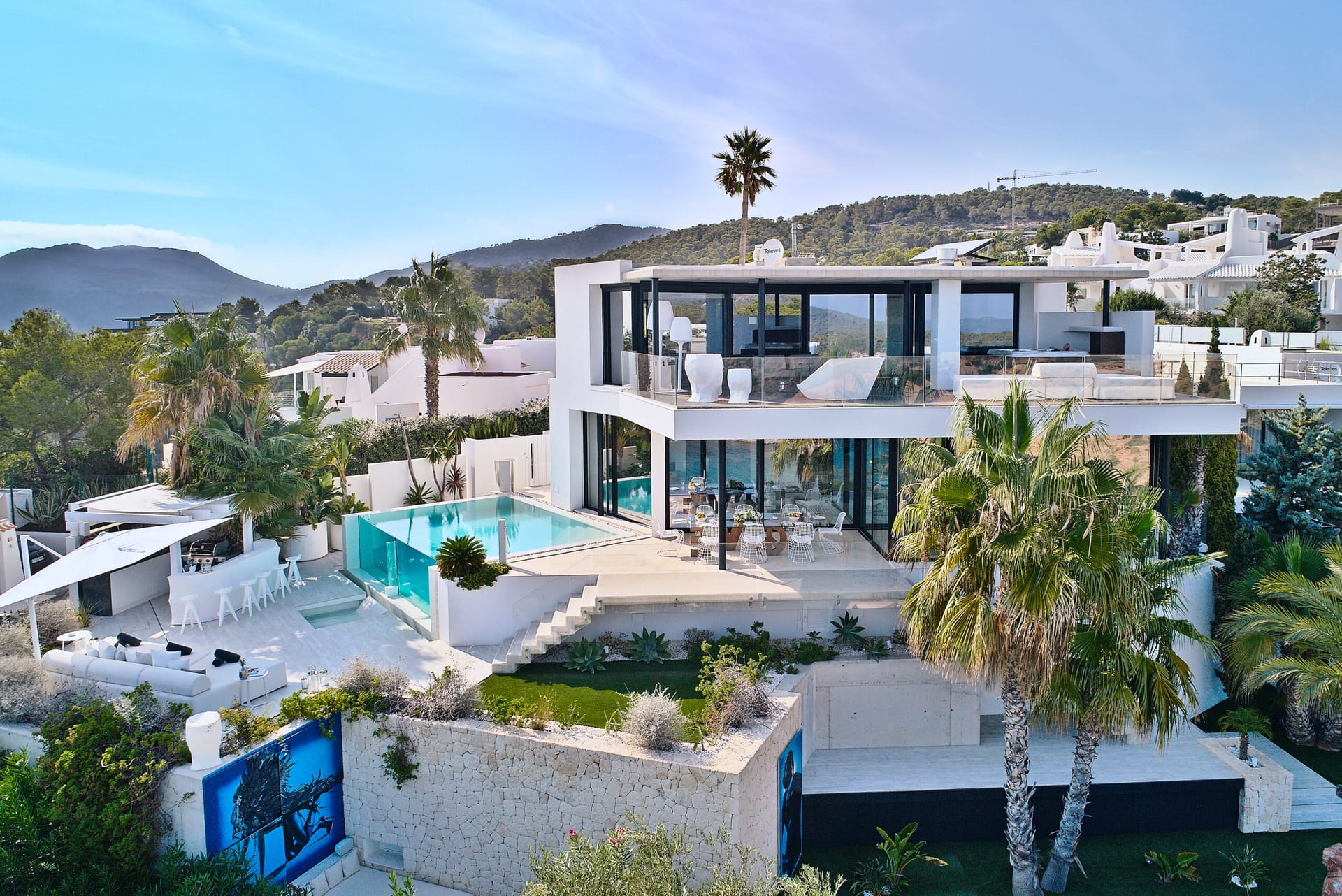 IslaCinema is an independent company with our own staff of professionals: scriptwriters, cinematographers, editors, 3D-Rendering,  Post-Production &amp; VFX, Photographers and Drone pilots. We have powerful resources that enable us to produce any type of project within Ibiza and beyond.